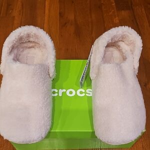 CROCS Plush Slippers in Soft Pink